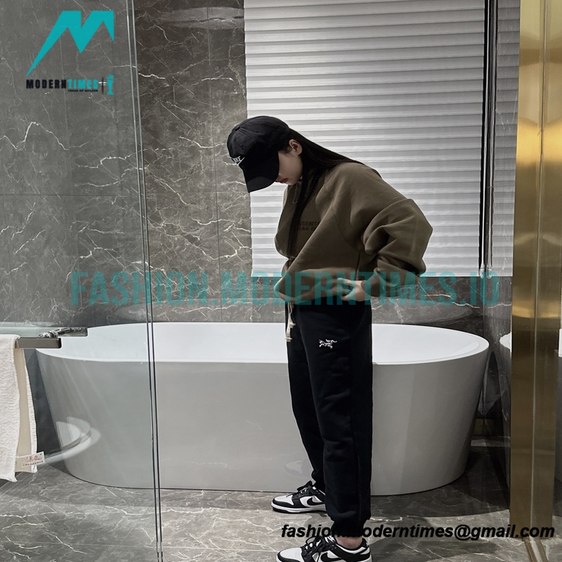 Arc Teryx - Embroidered Logo Sweatpants