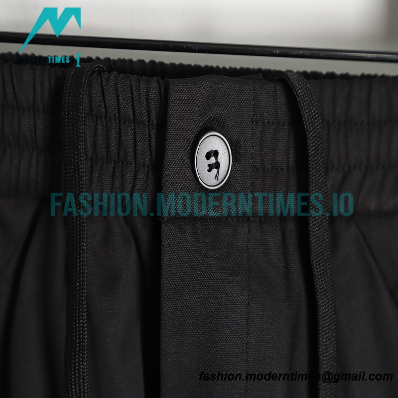 Burberry - Embroidered Logo Multi-pocket Cargo Shorts Pants