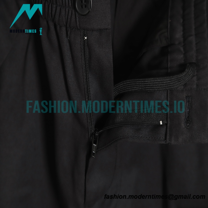 Burberry - Embroidered Logo Multi-pocket Cargo Shorts Pants