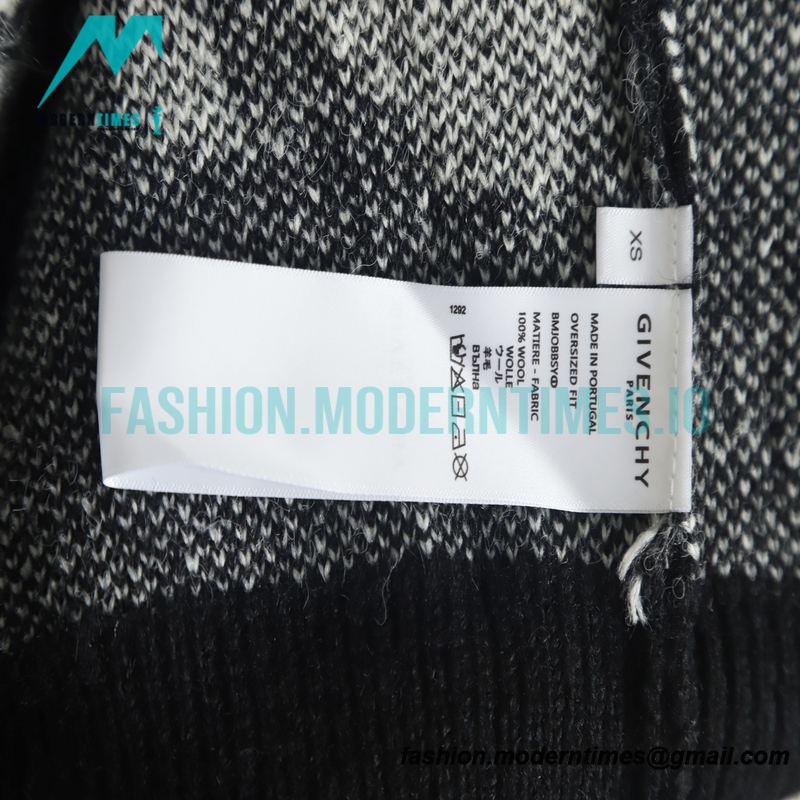 Givenchy - 22FW Bullet Screen Script Letter Mohair Sweater