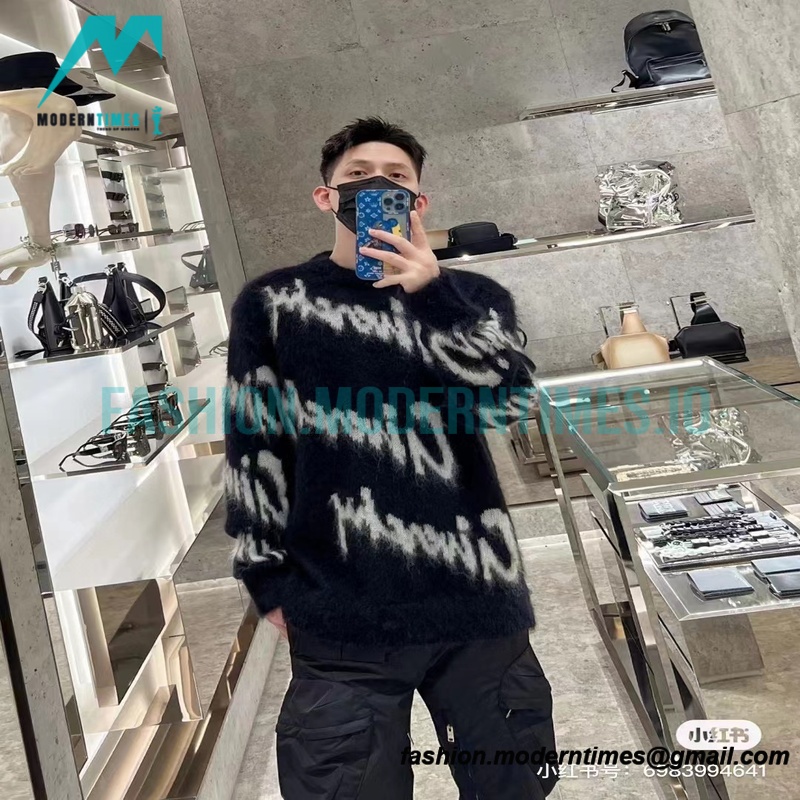 Givenchy - 22FW Bullet Screen Script Letter Mohair Sweater