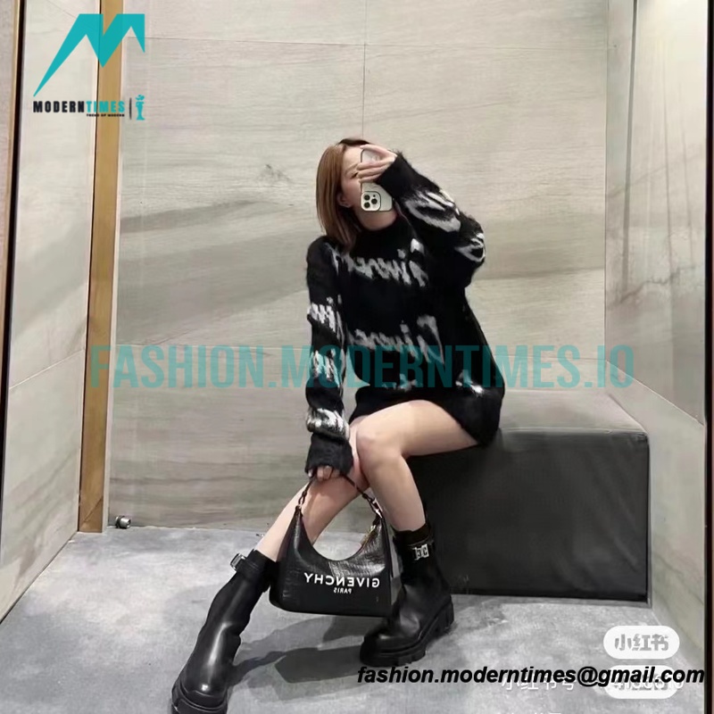Givenchy - 22FW Bullet Screen Script Letter Mohair Sweater