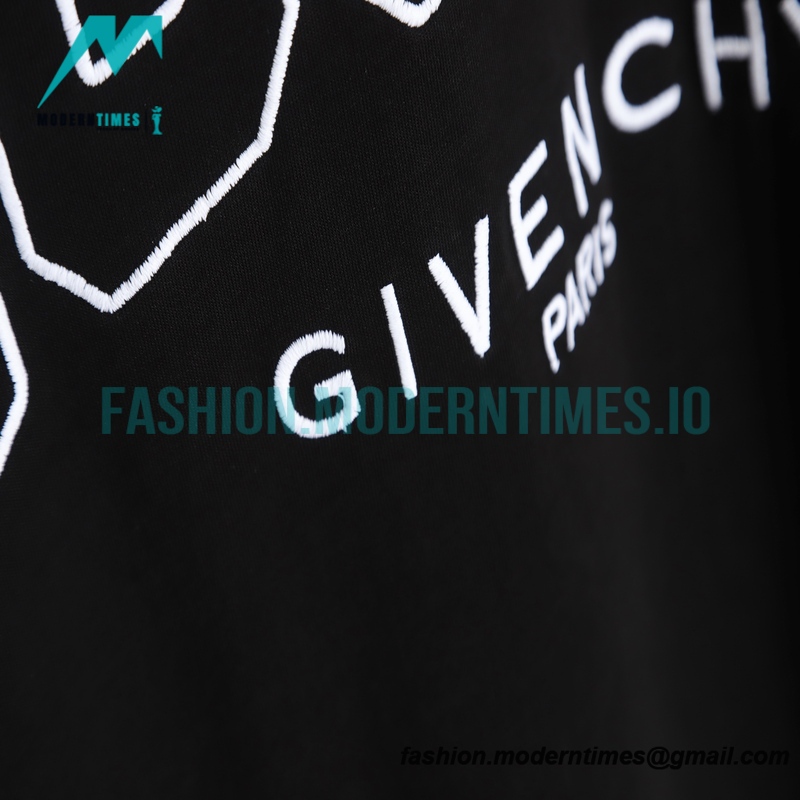 Givenchy - 23SS Hollowed Letter Embroidery Short Sleeve T-shirt