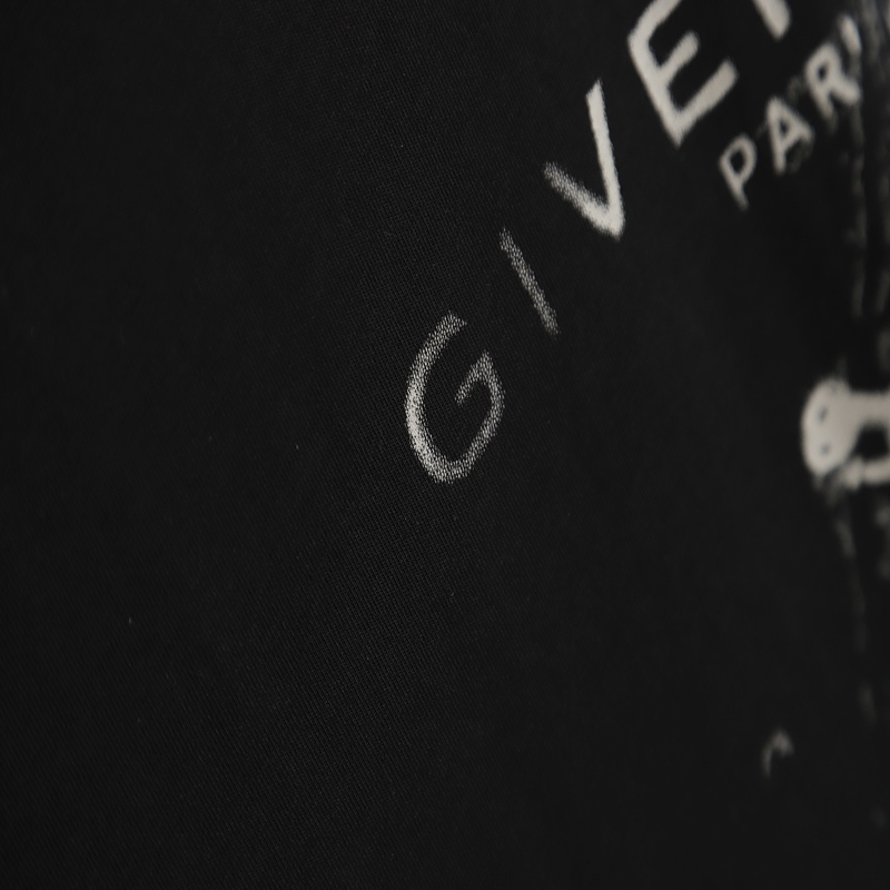 Givenchy - 23SS Visal Print Short Sleeve T-shirt