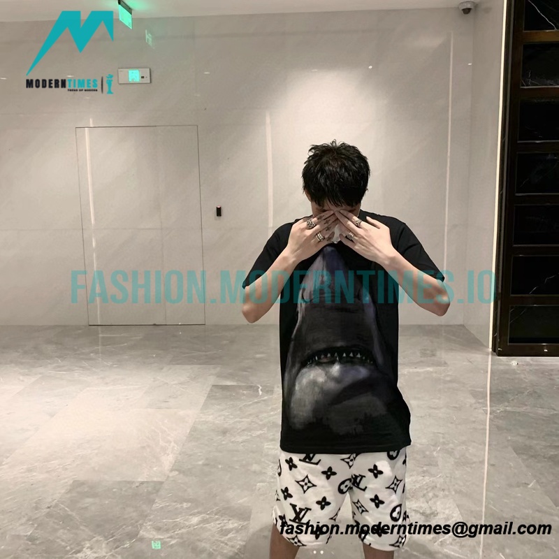 Givenchy - 23SS Classic Shark Print Short Sleeve T-shirt