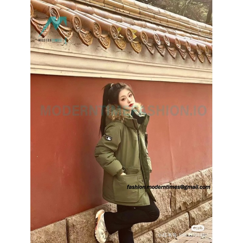 MLB - Chest Embroidered Logo Fur Collar Hooded Down Jacket