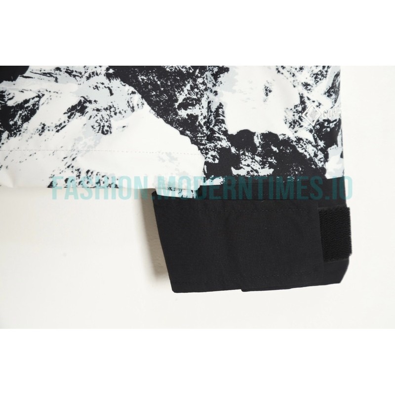 Supreme - The North Face Snowstorm Jacket