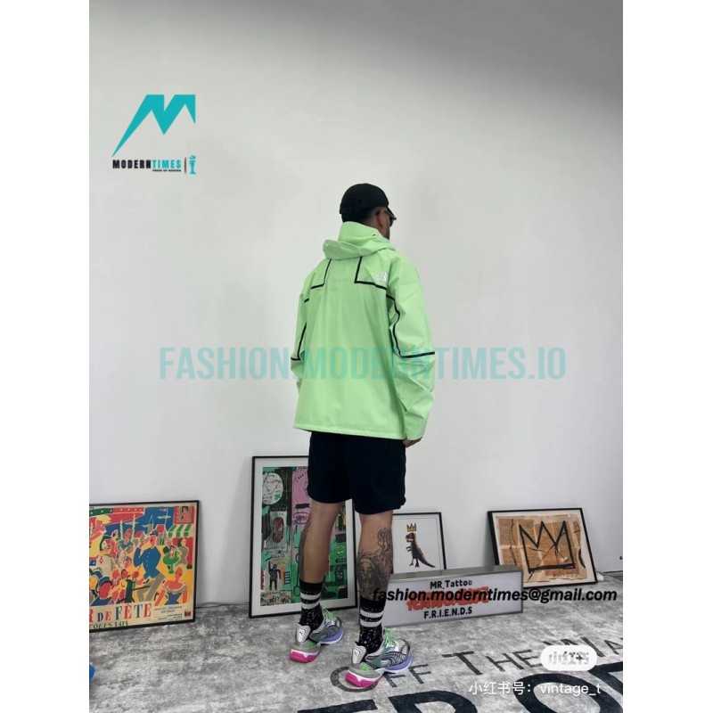 The North Face - Fully Pressed Rubber Hardshell Outdoor Jacket