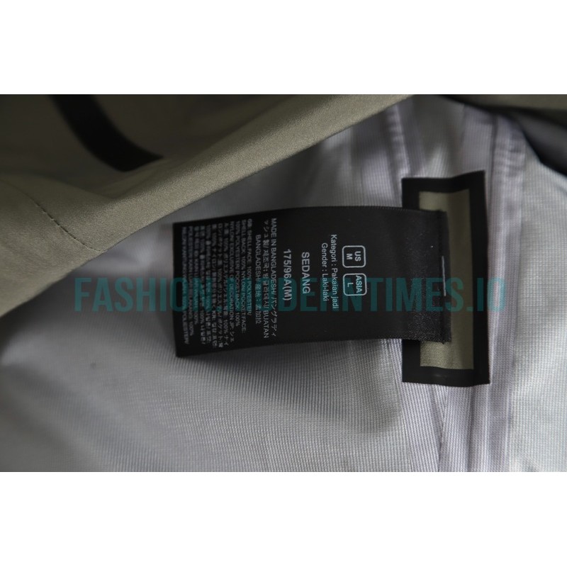 The North Face - Fully Pressed Rubber Hardshell Outdoor Jacket