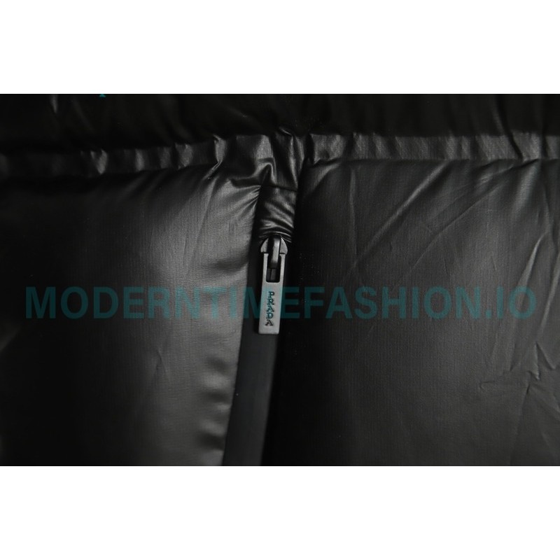 Prada - 21FW Red Stripe Down Vest